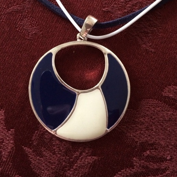 Blue and White Color Block Necklace - Picture 2 of 3