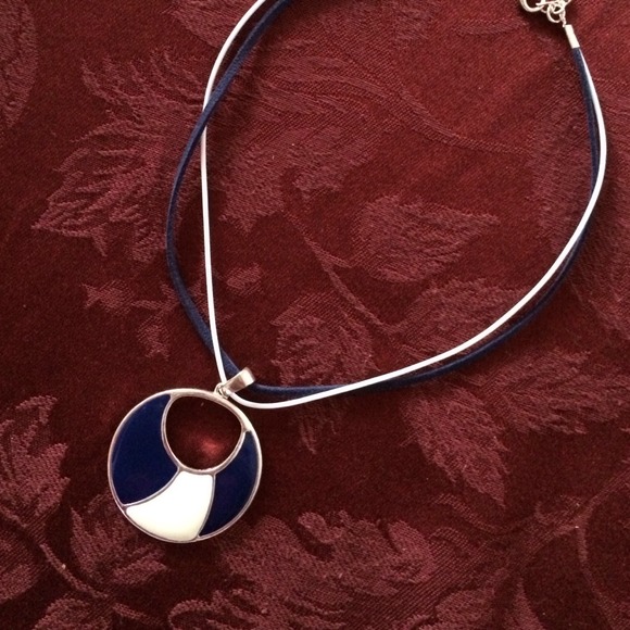 Blue and White Color Block Necklace - Picture 3 of 3