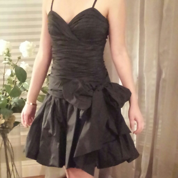 BCBG silk dress with bow - Picture 3 of 4