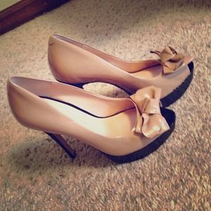 Jessica Simpson pump high heels