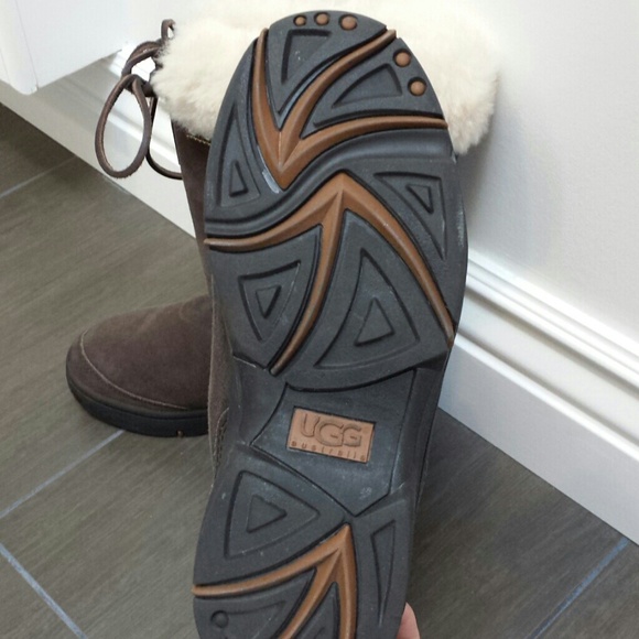 🎉HP 12/28!🎉Chocolate Brown Ugg Boots - Picture 3 of 3