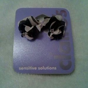 NWT Claires earrings