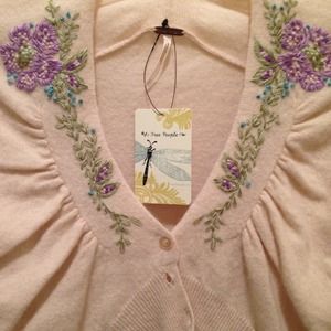 SOLD! Free People - Neutral crop sweater