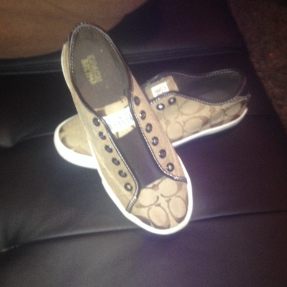 💯 authentic Lovely coach shoes 😃 a must have ❤️ - Picture 2 of 2