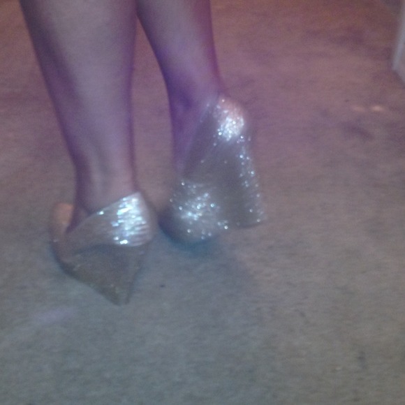 💎🆕 glamours brand new gold wedges 😻 - Picture 3 of 3