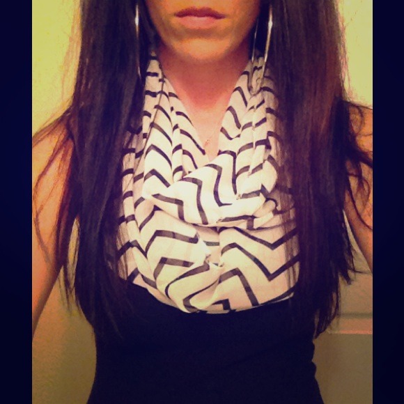 🚫SOLD IN BUNDLE🚫Chevron Infinity Scarf
