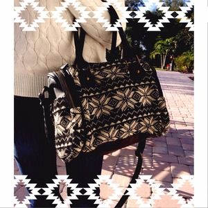 Forever 21 black and white cloth shoulder/hand bag