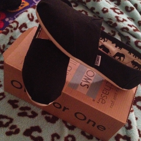 Black Toms size 6.5