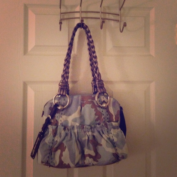 B Makowsky Camo Bag, great condition! On hold