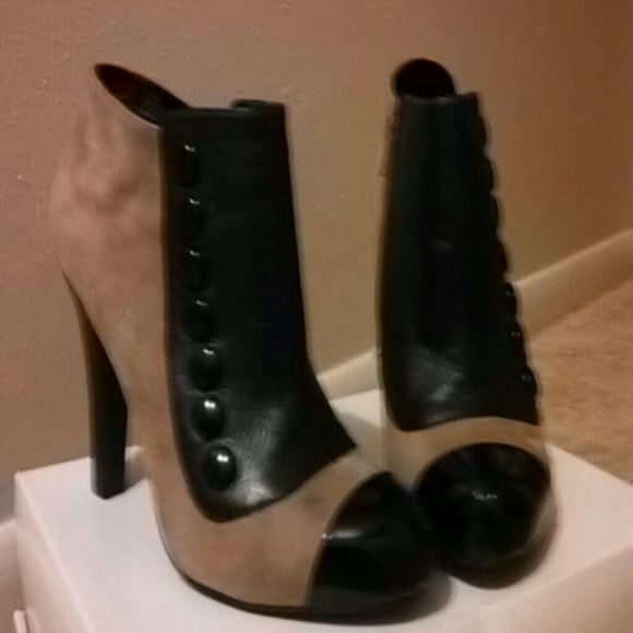 Gianni Bini Taupe and black  ankle boots