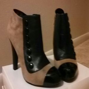 Gianni Bini Taupe and black  ankle boots