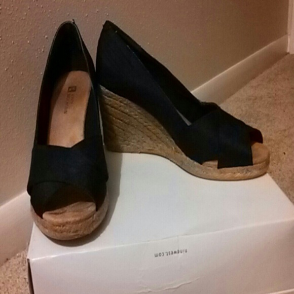 White Mountain  navy wedges