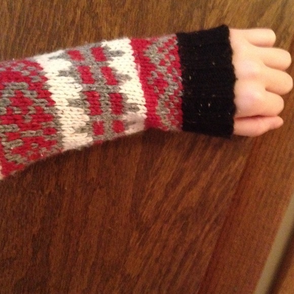 Let's Clear This Closet. 😘 - Picture 2 of 3