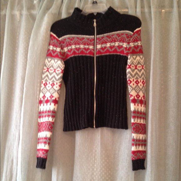 Let's Clear This Closet. 😘 - Picture 3 of 3