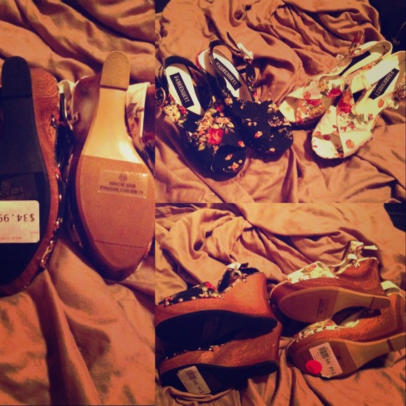 ☺️🆕  comfortable wedges! BUNDLE DEAL 💥 - Picture 1 of 1