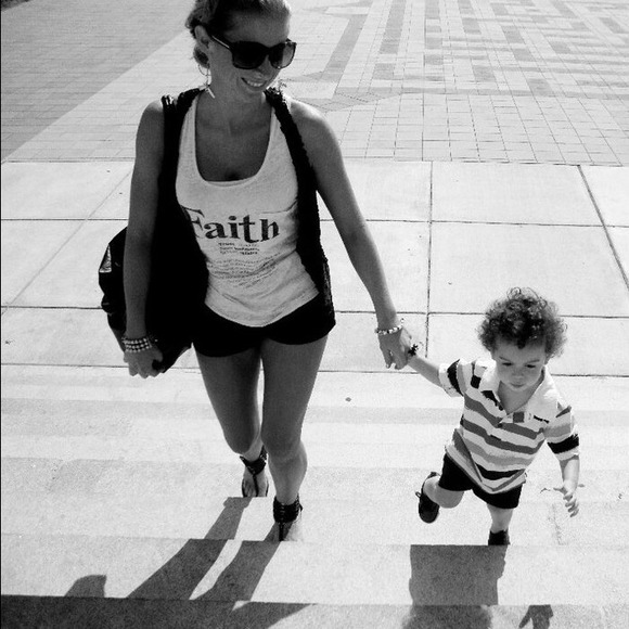 Meet your Buyer/ Seller! 👠🐙🌛🍕🍺🃏💣 - Picture 2 of 4