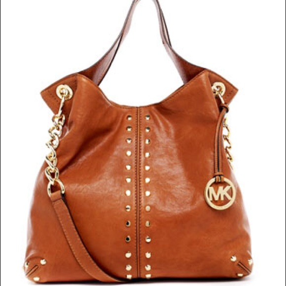 I am looking for this purse! Let me know please!