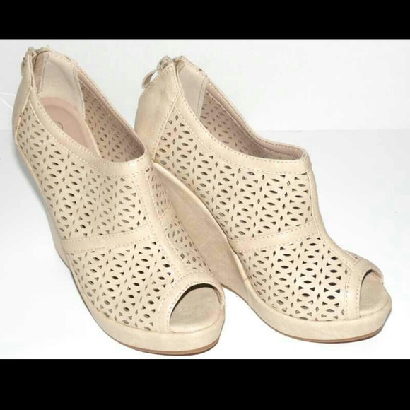 Peep toe wedges