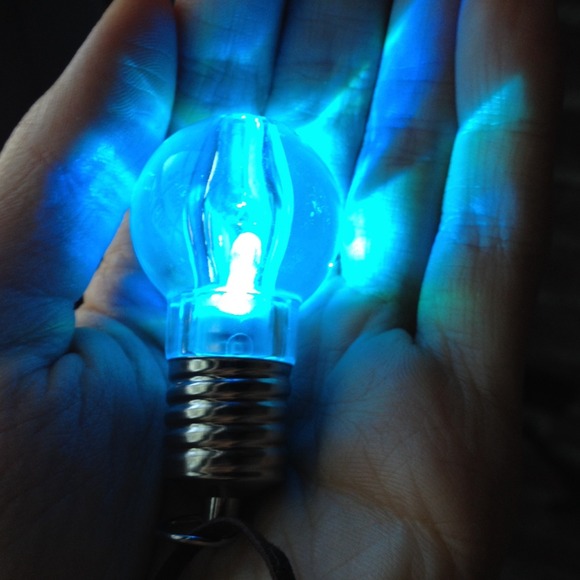 🚫BUNDLED🚫🎉HOST PICK🎉 Lightbulb pendant - Picture 3 of 4