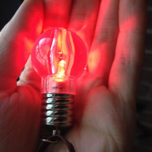 🚫BUNDLED🚫🎉HOST PICK🎉 Lightbulb pendant - Picture 4 of 4