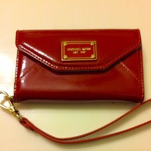Michael Kors Ipone 4/4s red wristlet