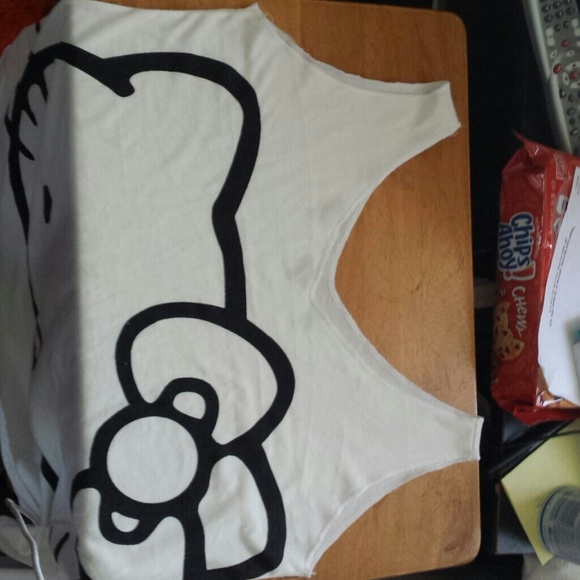 Hello Kitty top - Picture 2 of 2