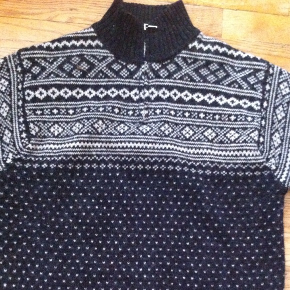 100% wool sweater with cotton collar