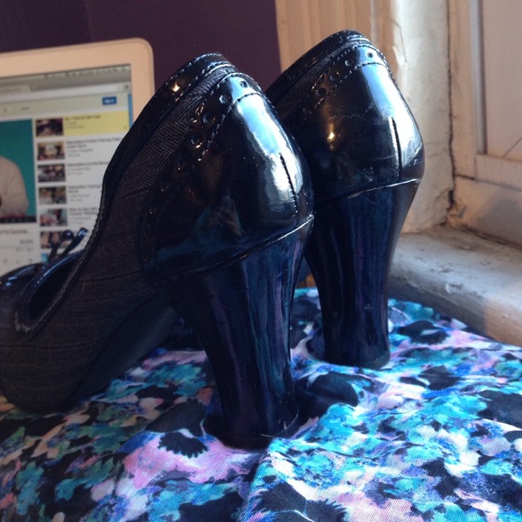 Mudd Bow Heels - Picture 3 of 4