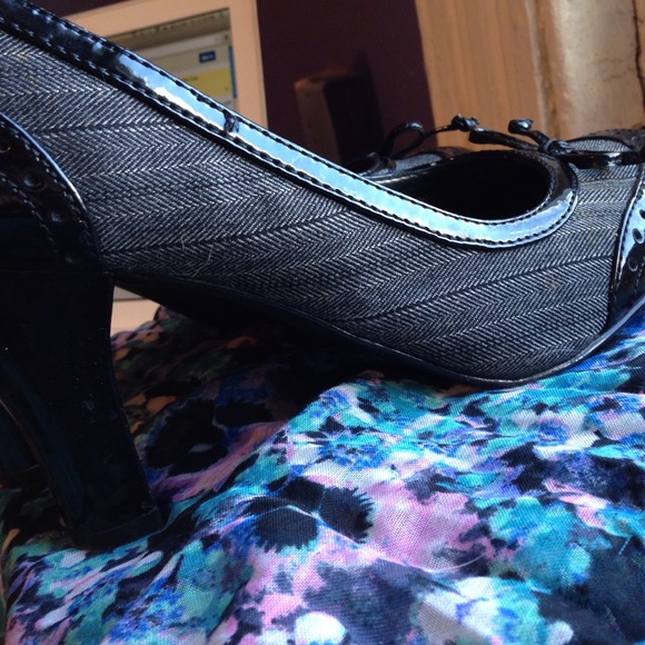 Mudd Bow Heels - Picture 4 of 4