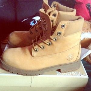 Wheat color timberlands