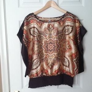 Elegant print top with "batwing" Sleeves.