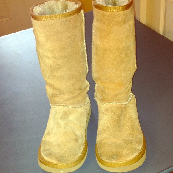 ⛔on hold for smashleigh⛔️Tall chestnut uggs.