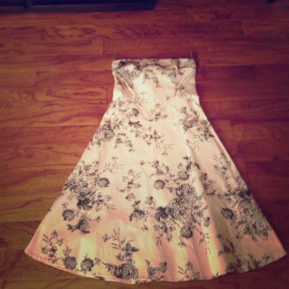 Gorgeous pink and brown strapless party dress!