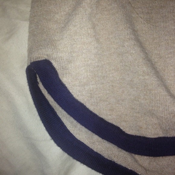 💢SOLD💢Super cute high lo sweater!! - Picture 2 of 4