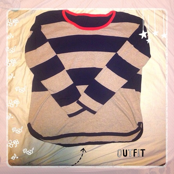 Sweaters - 💢SOLD💢Super cute high lo sweater!!
