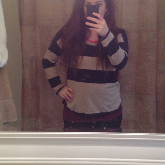 💢SOLD💢Super cute high lo sweater!! - Picture 3 of 4