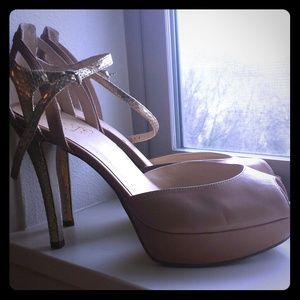 Ivanka Trump sz 9 nude & gold pump