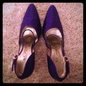 Practically new purple pumps