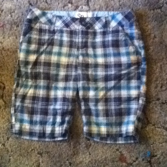 Blue plaid Bermuda shorts