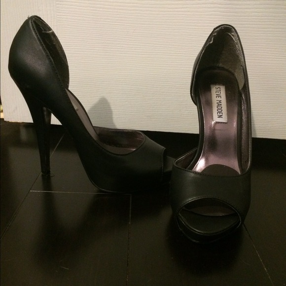 Black peep toe pumps
