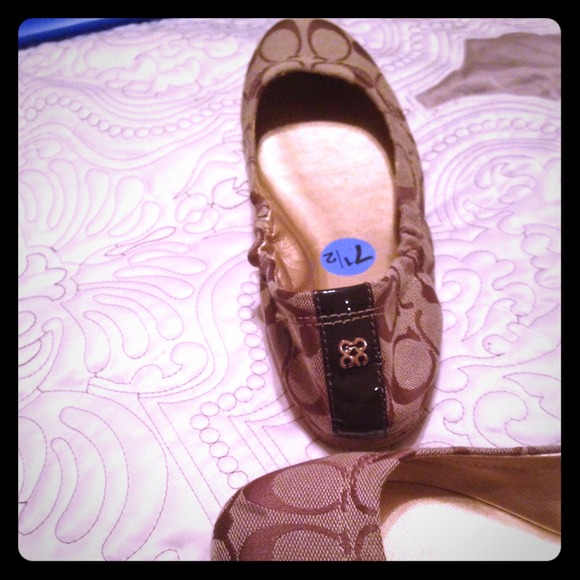 Coach flats