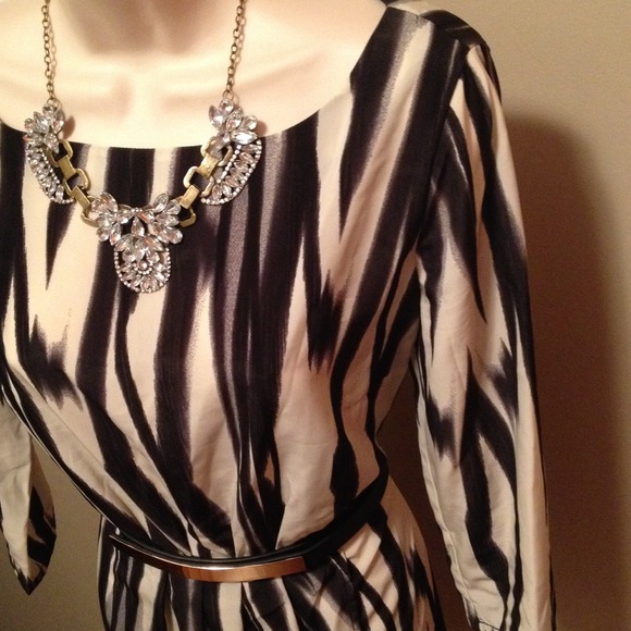 SOLD. Printed faux wrap dress. Like new. Sz M - Picture 2 of 4