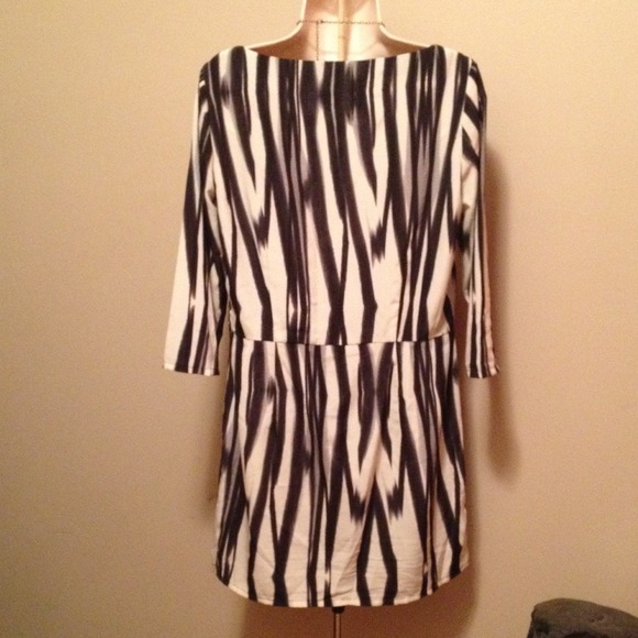 SOLD. Printed faux wrap dress. Like new. Sz M - Picture 4 of 4