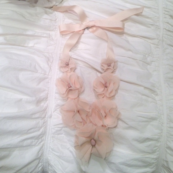 Anthropologie flower necklace