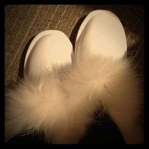 🎉Host Pick Brand new White UGG Limited Edition