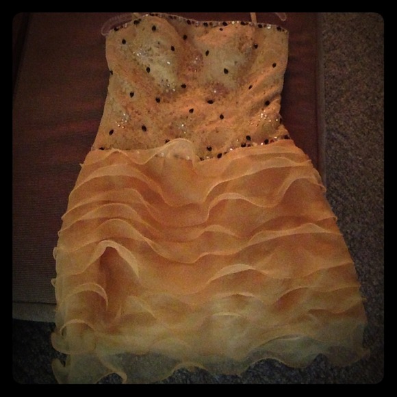Strapless meringue dress