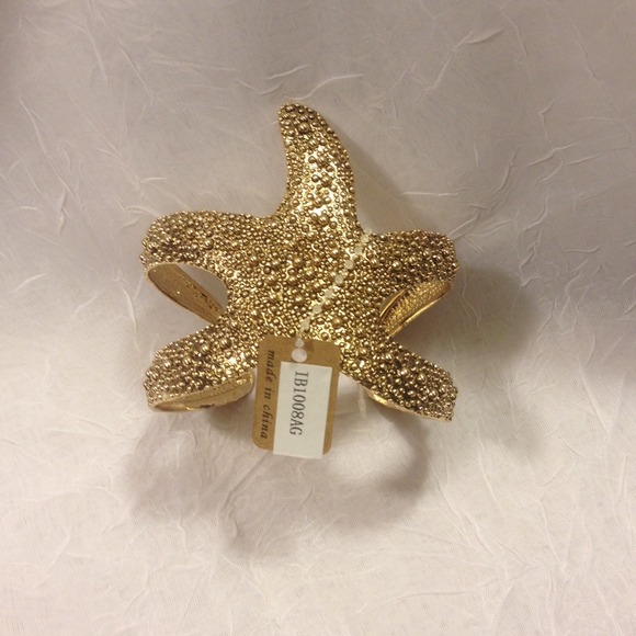 Jewelry - 🚫SOLD🚫 starfish cuff