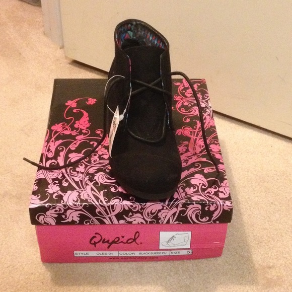 Qupid Black Suede Mini Wedge Shoe - Picture 2 of 4
