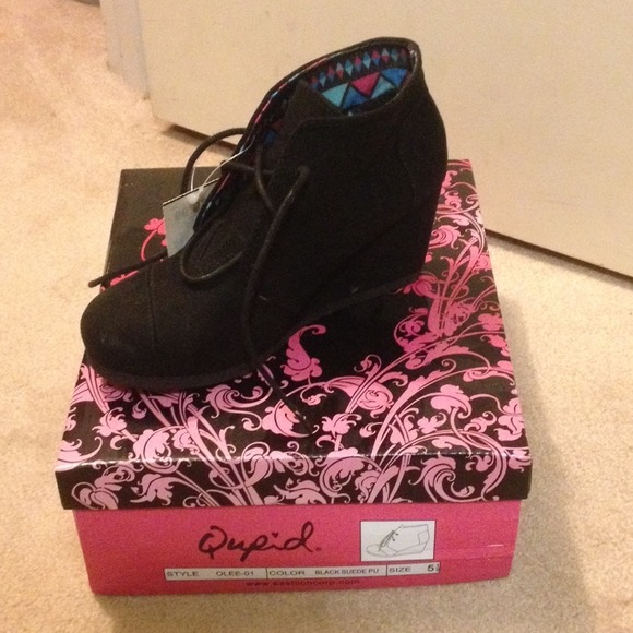 Qupid Black Suede Mini Wedge Shoe - Picture 3 of 4