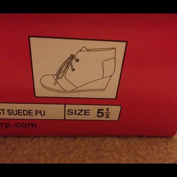 Qupid Tan Suede Short Wedge - Picture 4 of 4